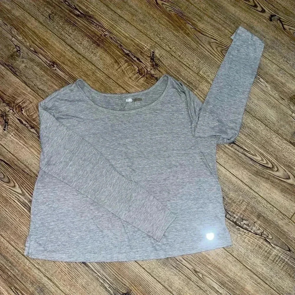 Large gray crop top